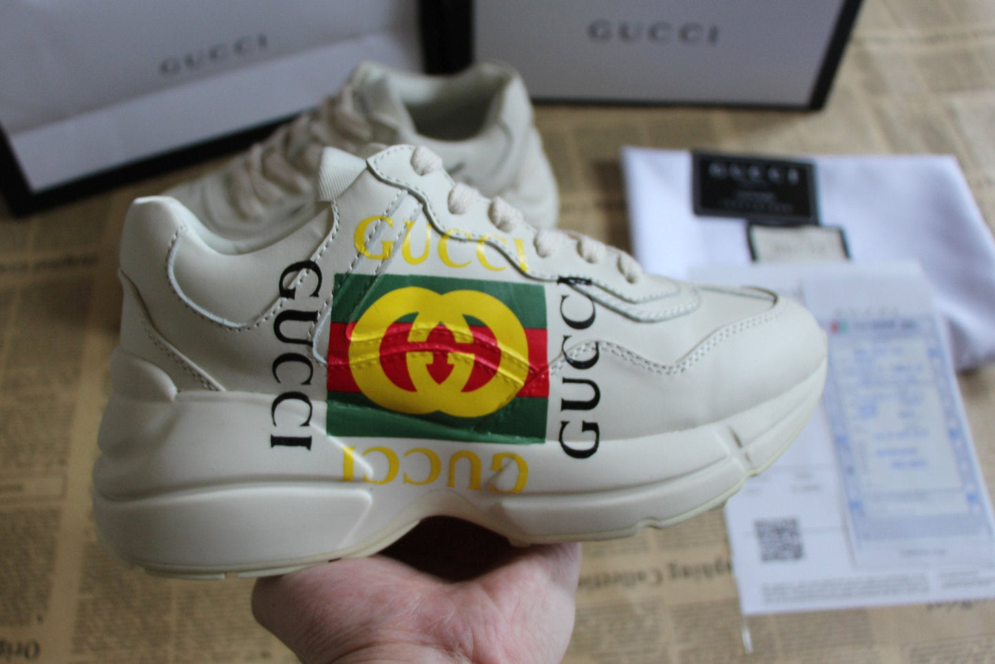 Rhyton Gucci / LOGO LEATHER WHITE