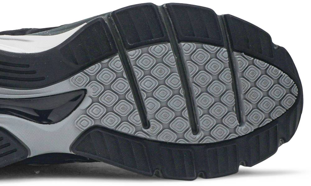 990v4 'Black Silver'