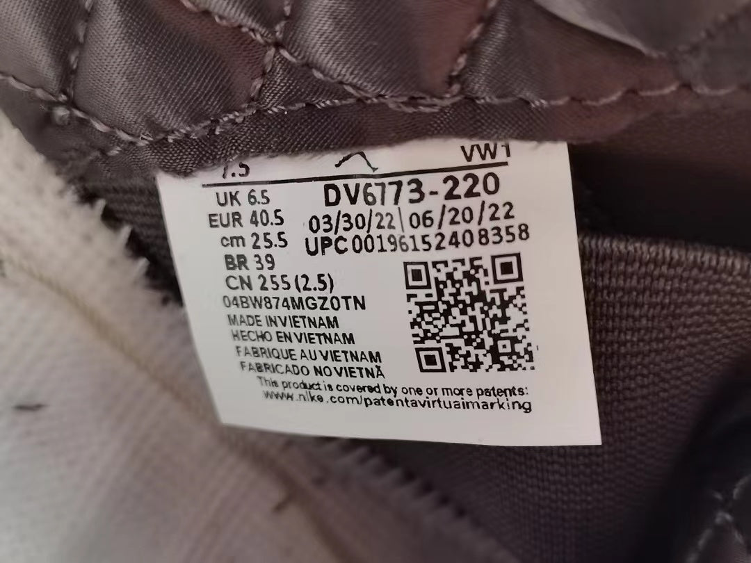 A Ma Maniére x Air Jordan 4 Retro 'Violet Ore'