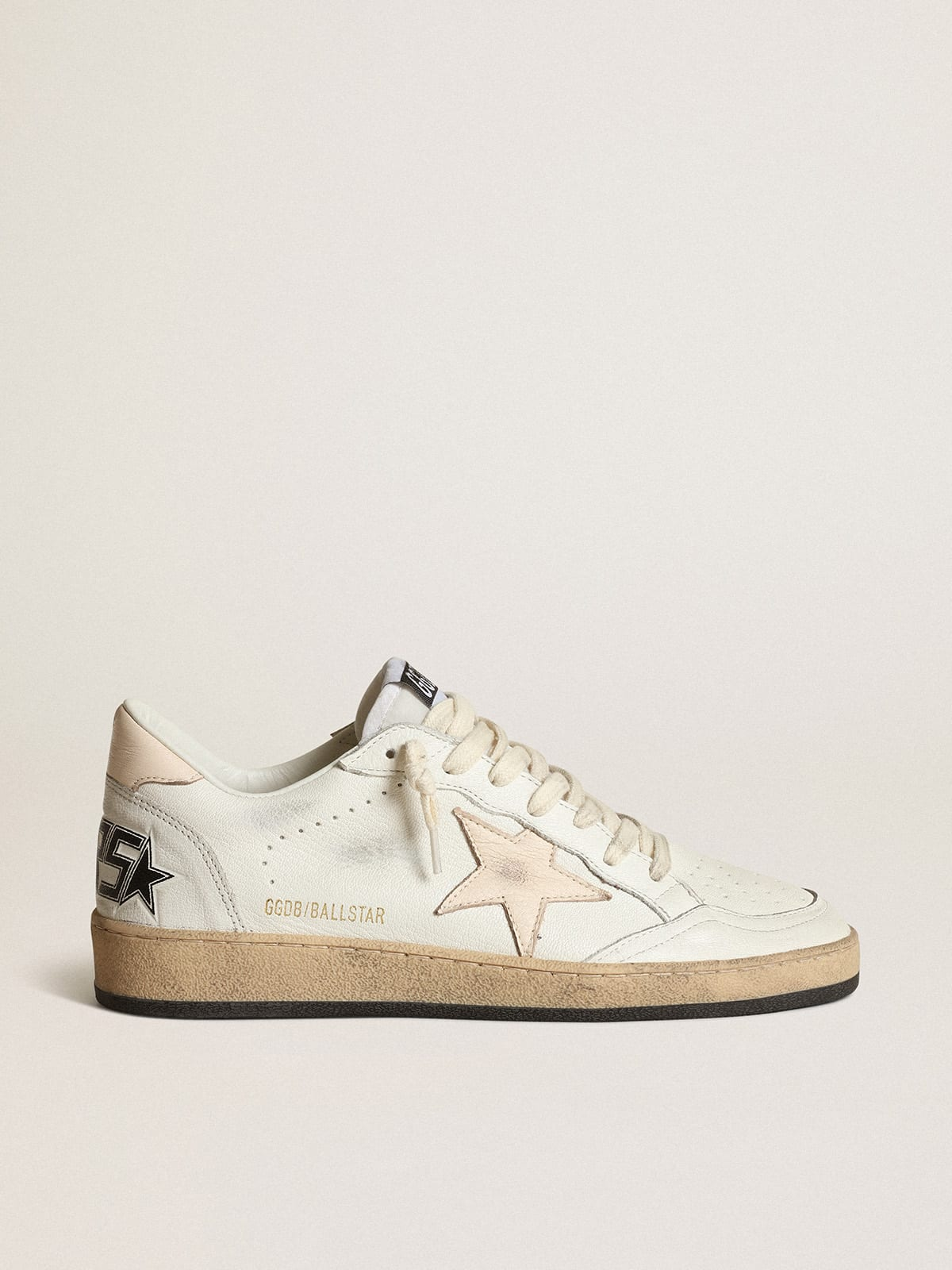Golden Goose Ball Star LTD in nappa bianca con stella in nappa color salmone