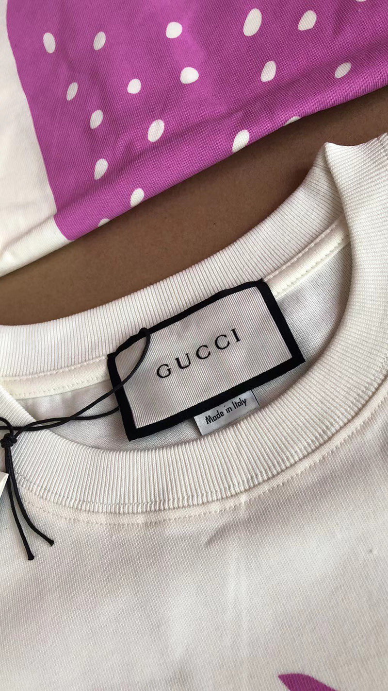 GUCCI Strawberry Logo T Shirt
