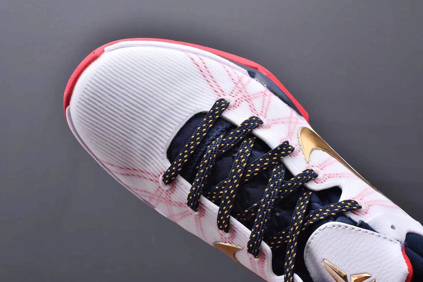 Nike Kobe 7 Gold Medal