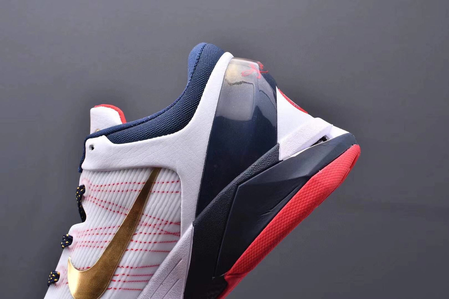 Nike Kobe 7 Gold Medal