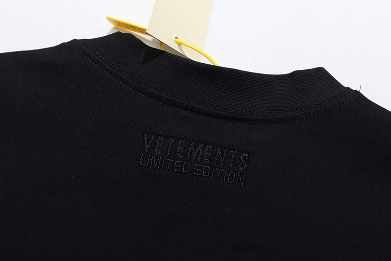 VETEMENTS No Posts Yet T-shirt | Black