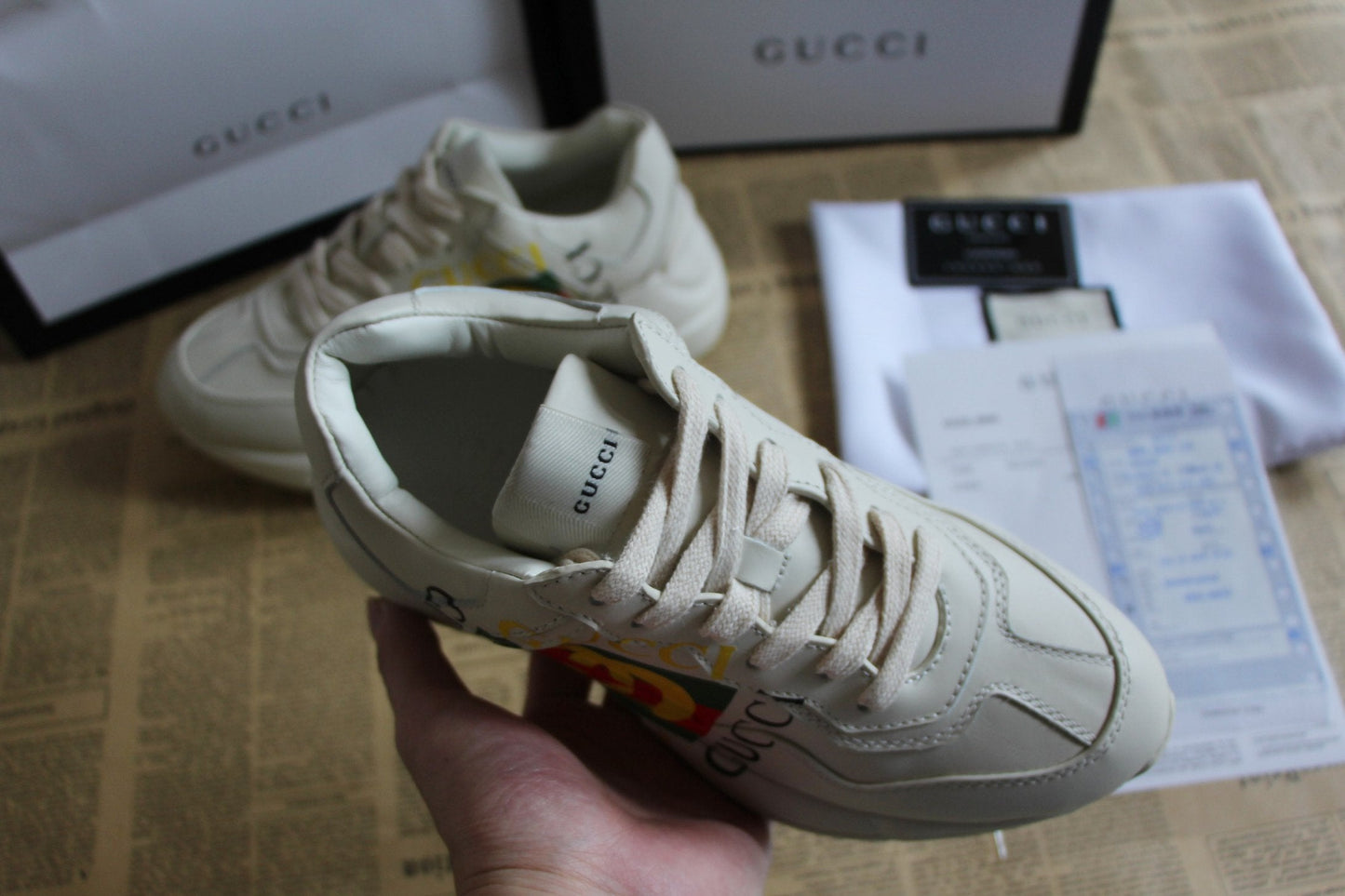 Rhyton Gucci / LOGO LEATHER WHITE