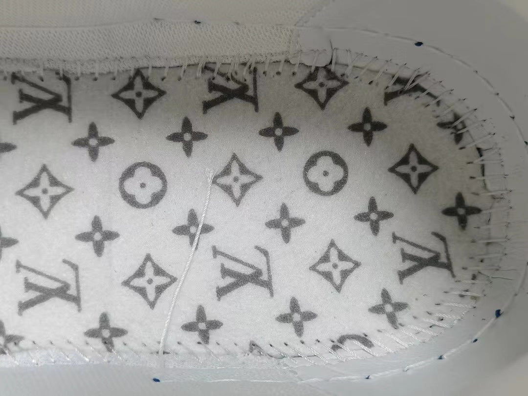 Louis Vuitton Trainer White Blue Signature