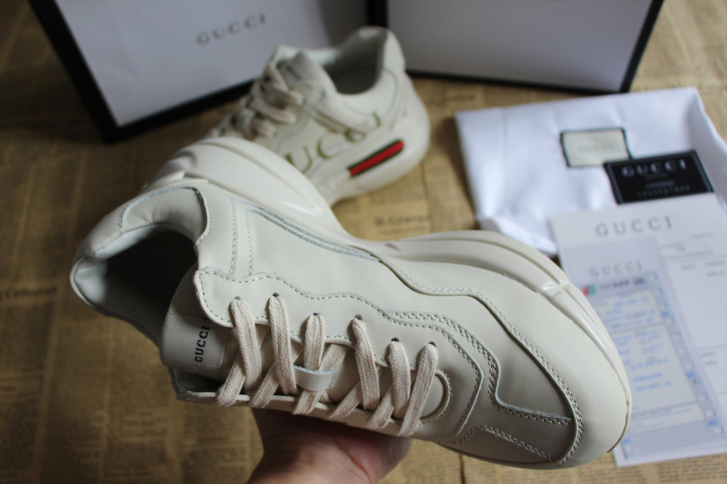 Rhyton Gucci / LOGO LEATHER CREMA