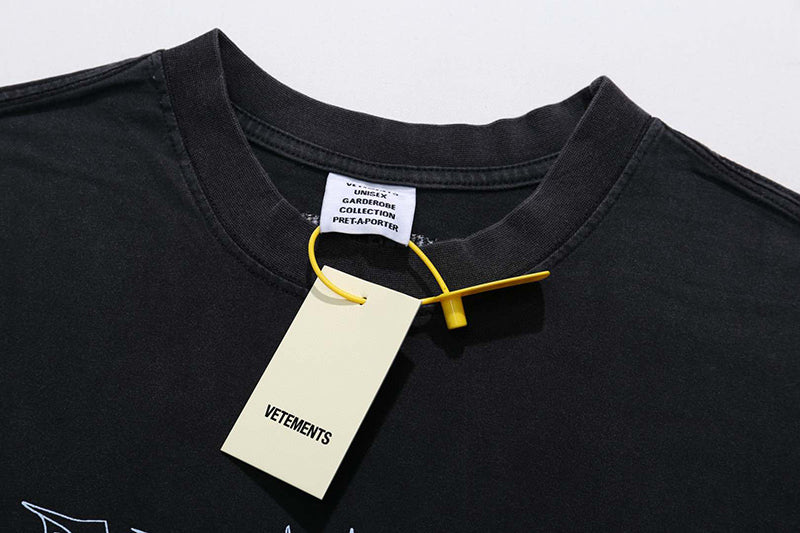 VETEMENTS Bone V T-shirt | Black