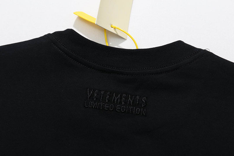 VETEMENTS Oval logo T-shirt | Black