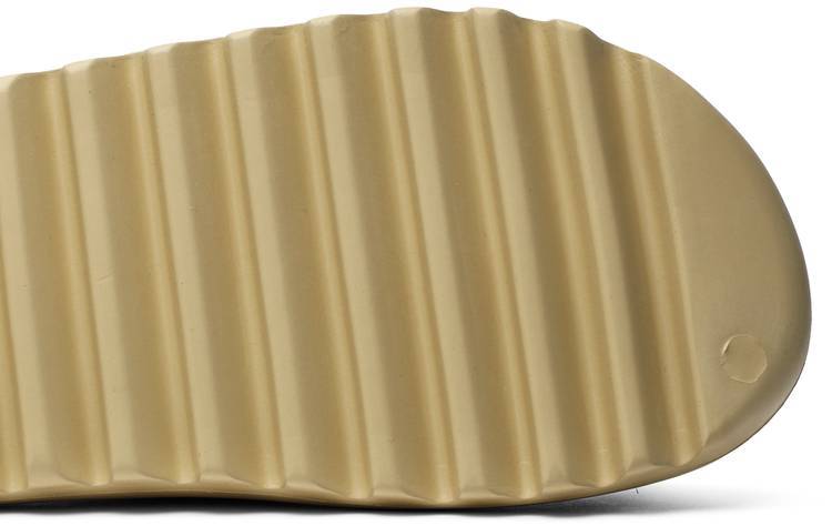 Yeezy Slides 'Desert Sand'