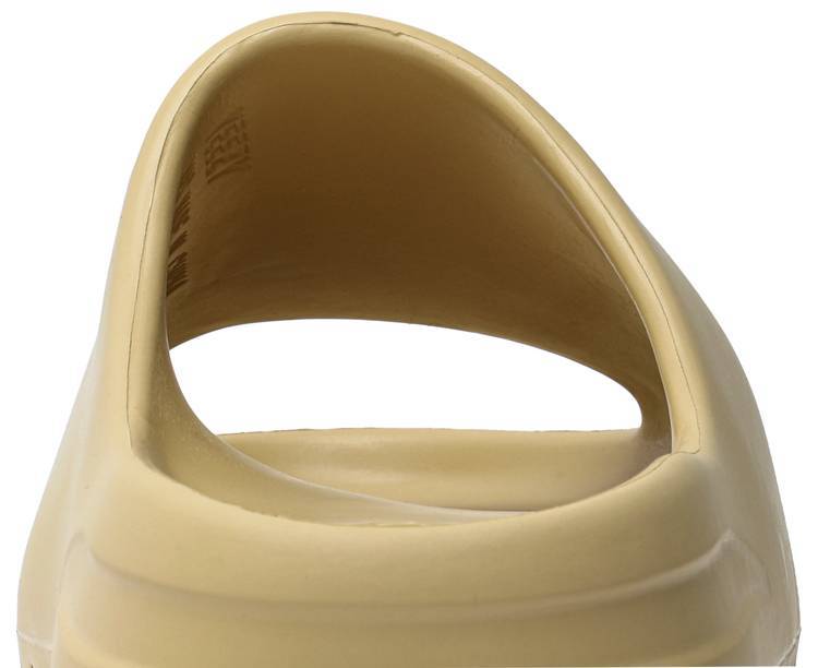 Yeezy Slides 'Desert Sand'