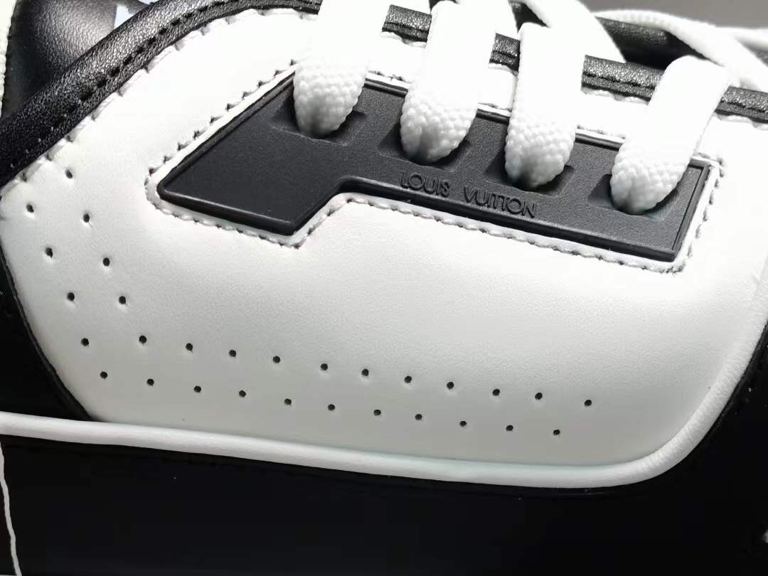 LV Trainer White Blue SS21