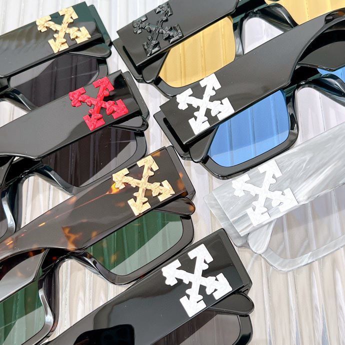 OFF-WHITE Catalina Sunglasses Black / Gold