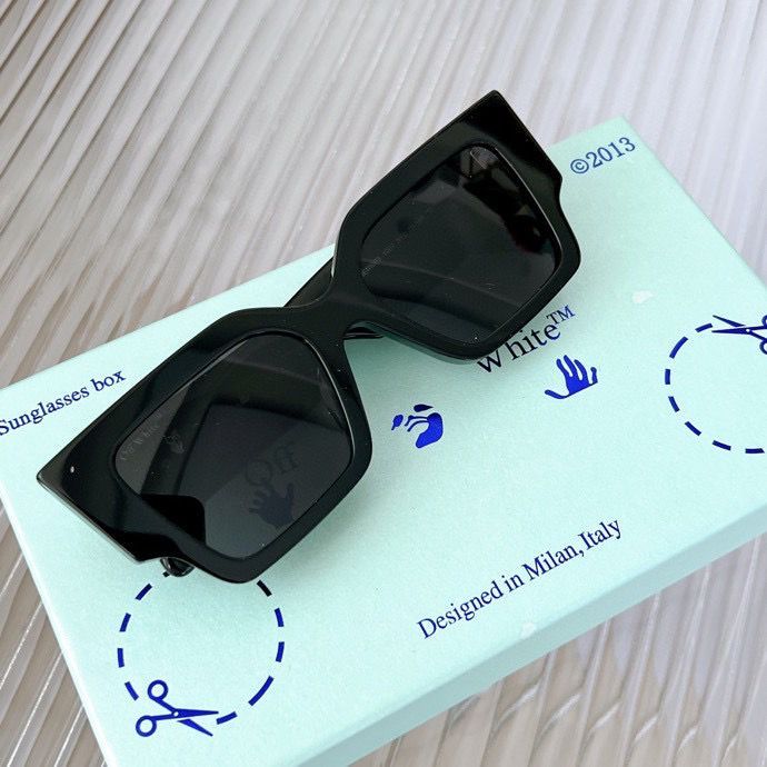 OFF-WHITE Catalina Sunglasses Black / Gold