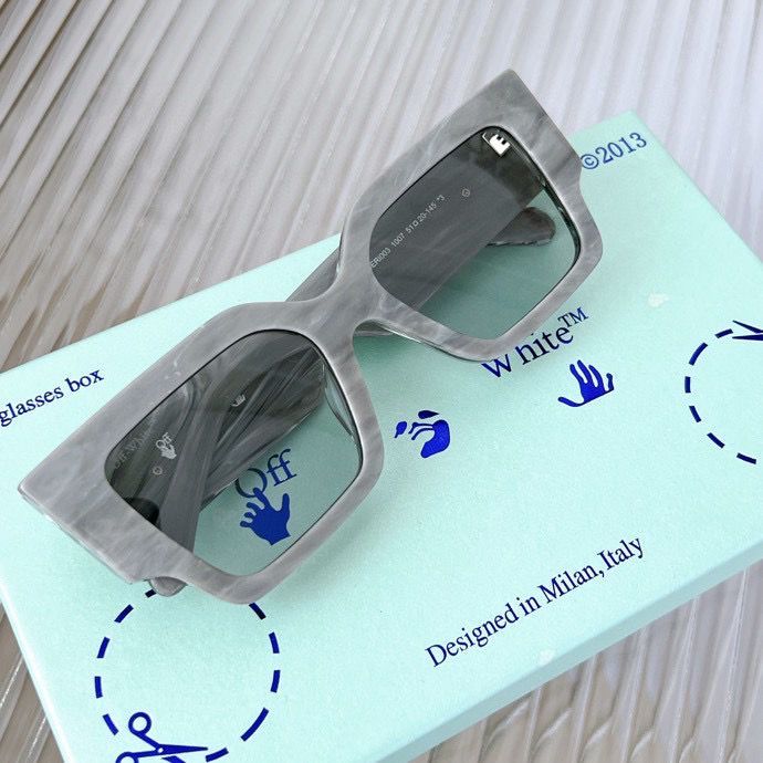 OFF-WHITE Catalina Sunglasses Black / Gold