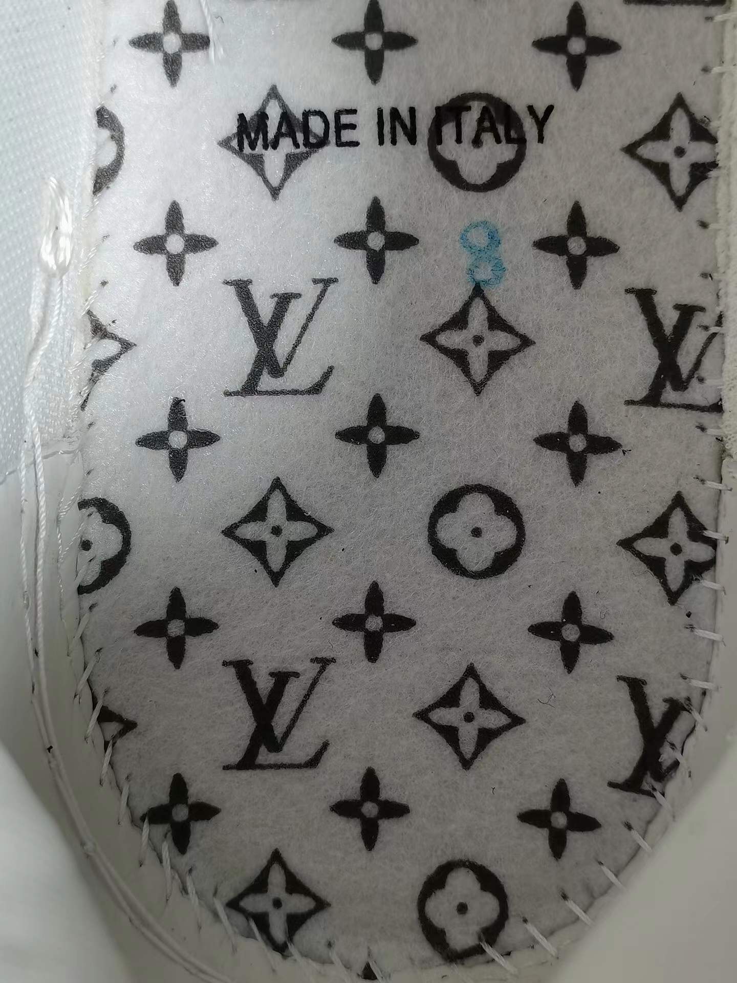 LV Trainer White Blue SS21