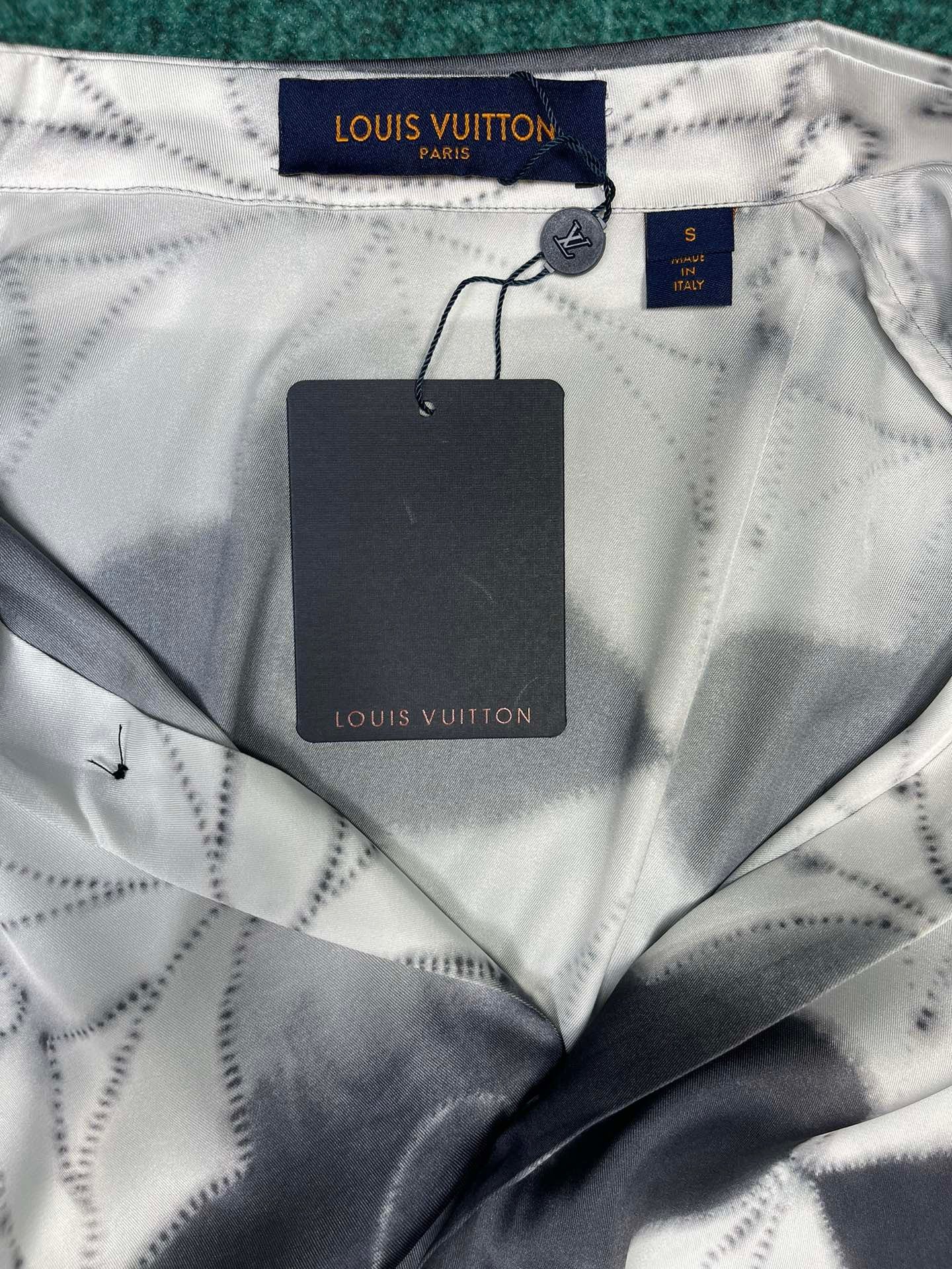 Louis Vuitton LV Multi Buttonholes