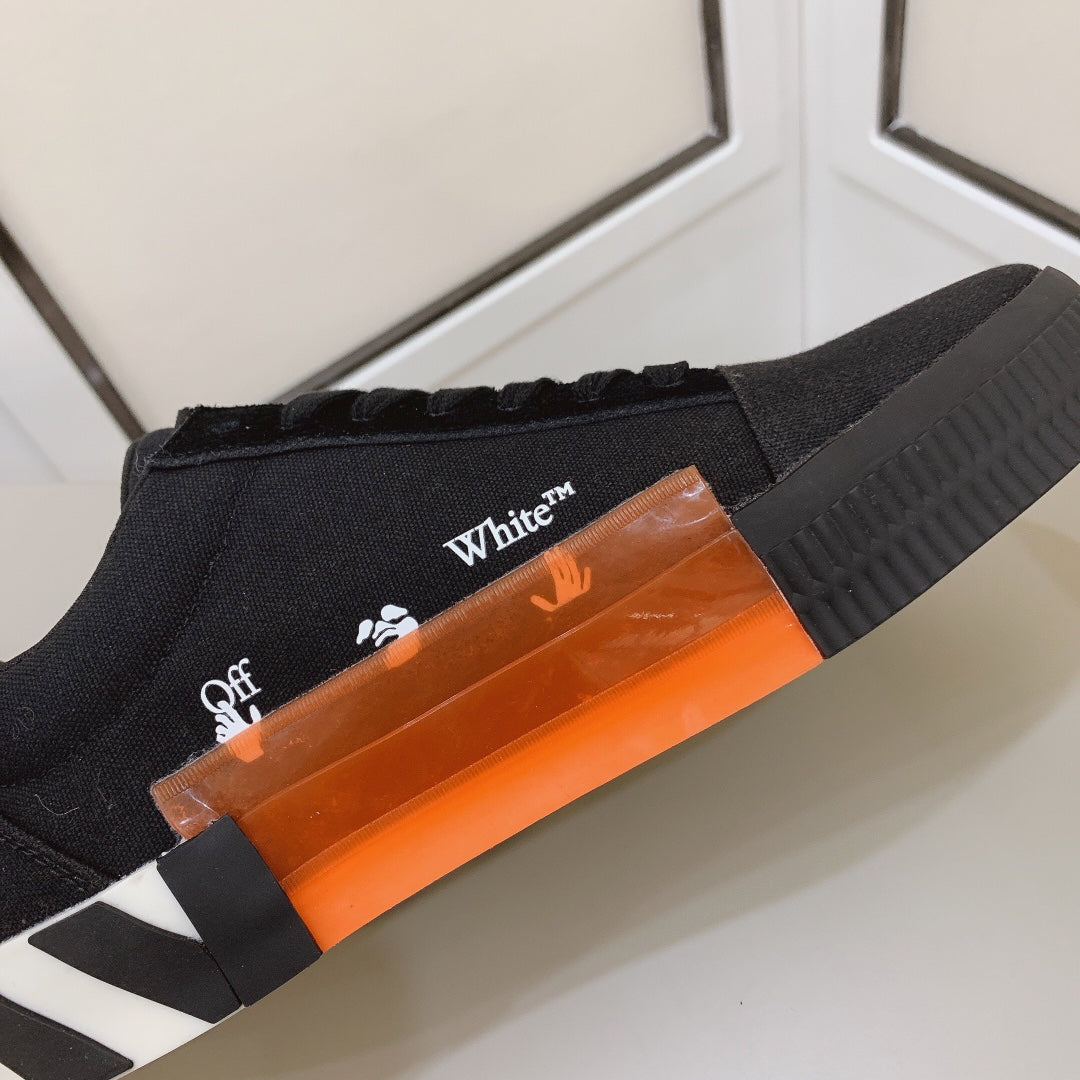 Off-White Vulc Low Top 'Black'