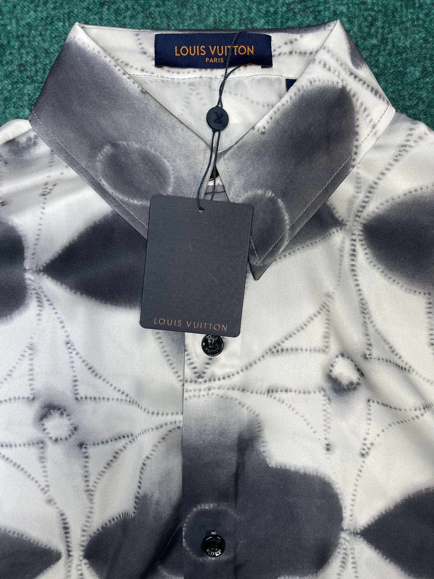 Louis Vuitton LV Multi Buttonholes