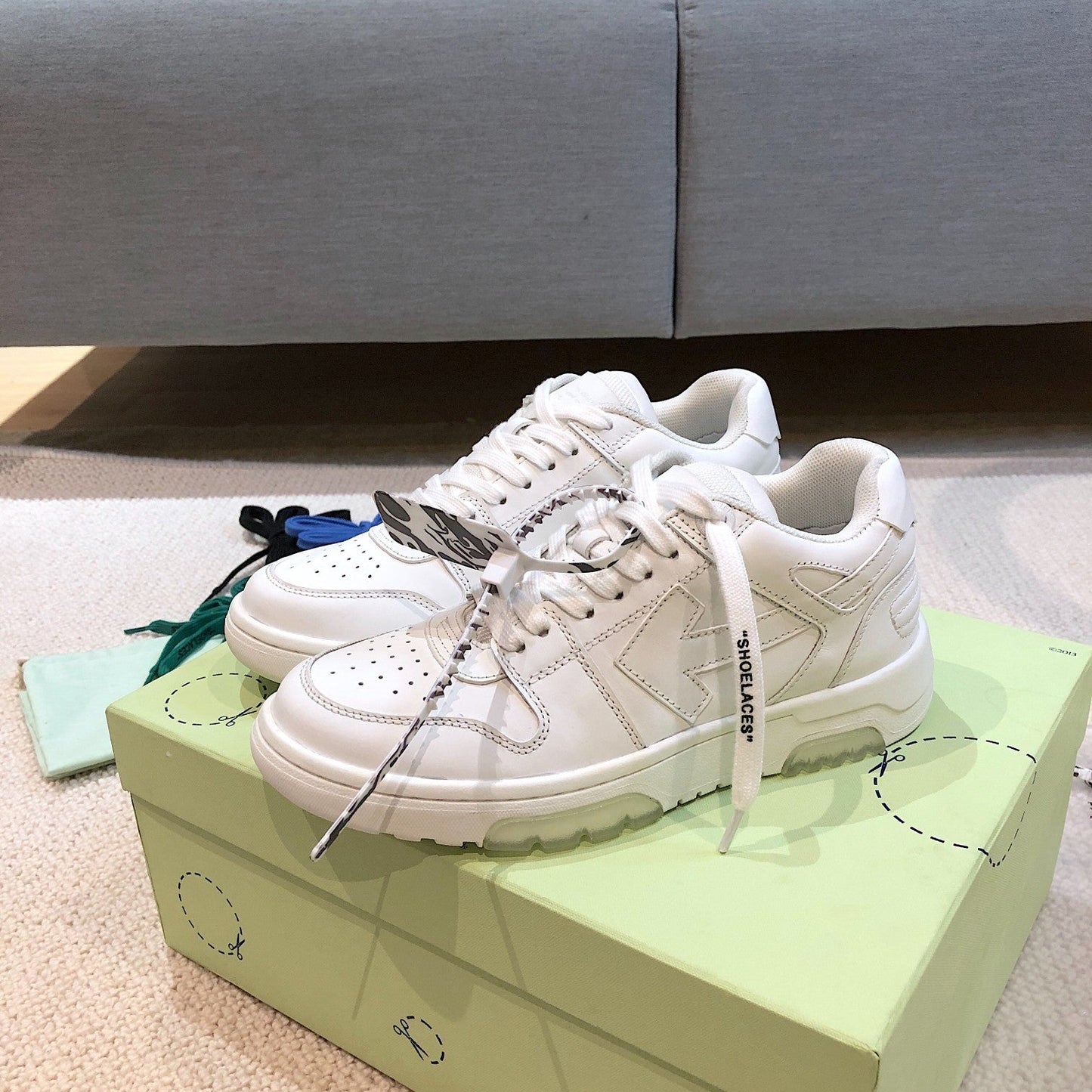 Off-White Out of Office Low 'White'