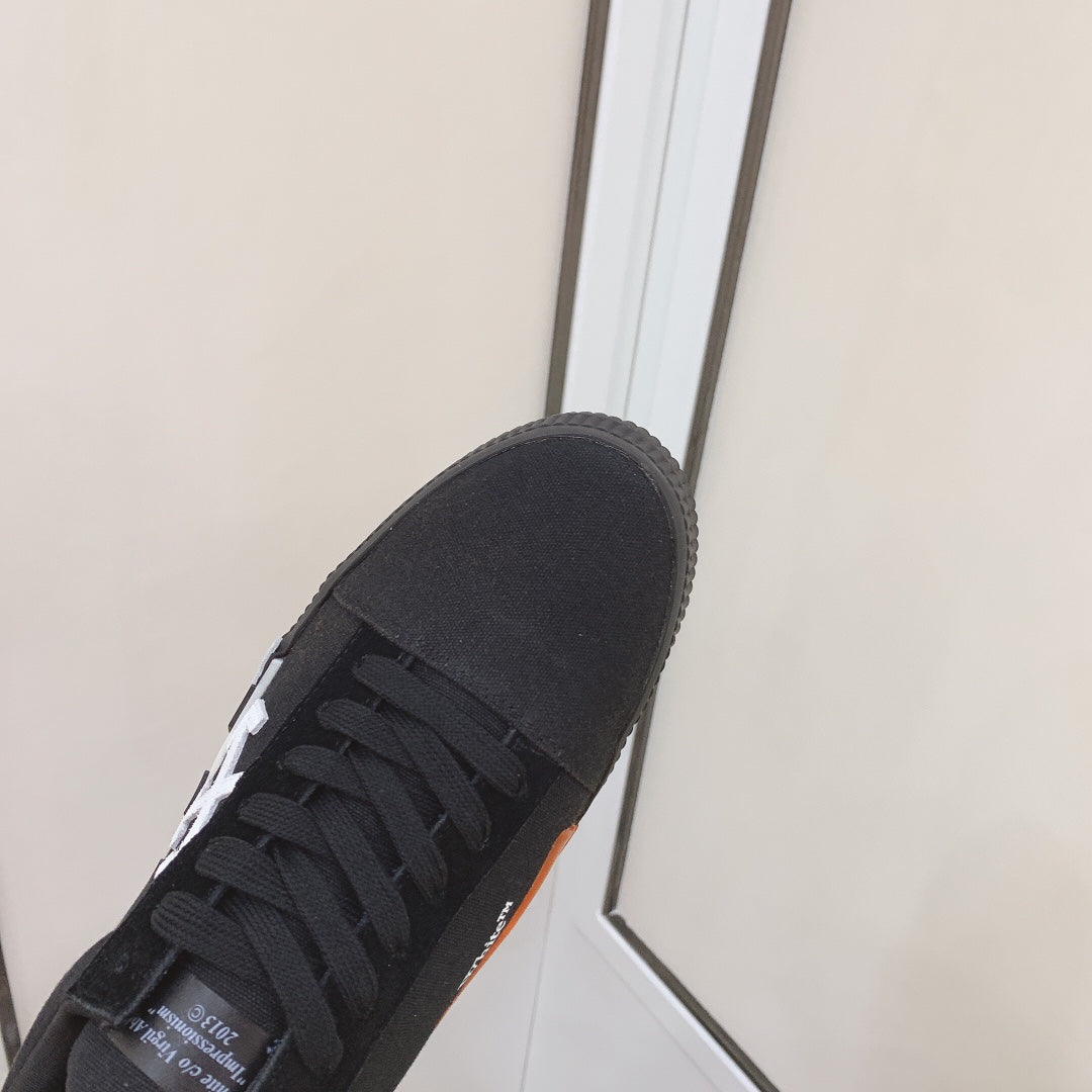 Off-White Vulc Low Top 'Black'