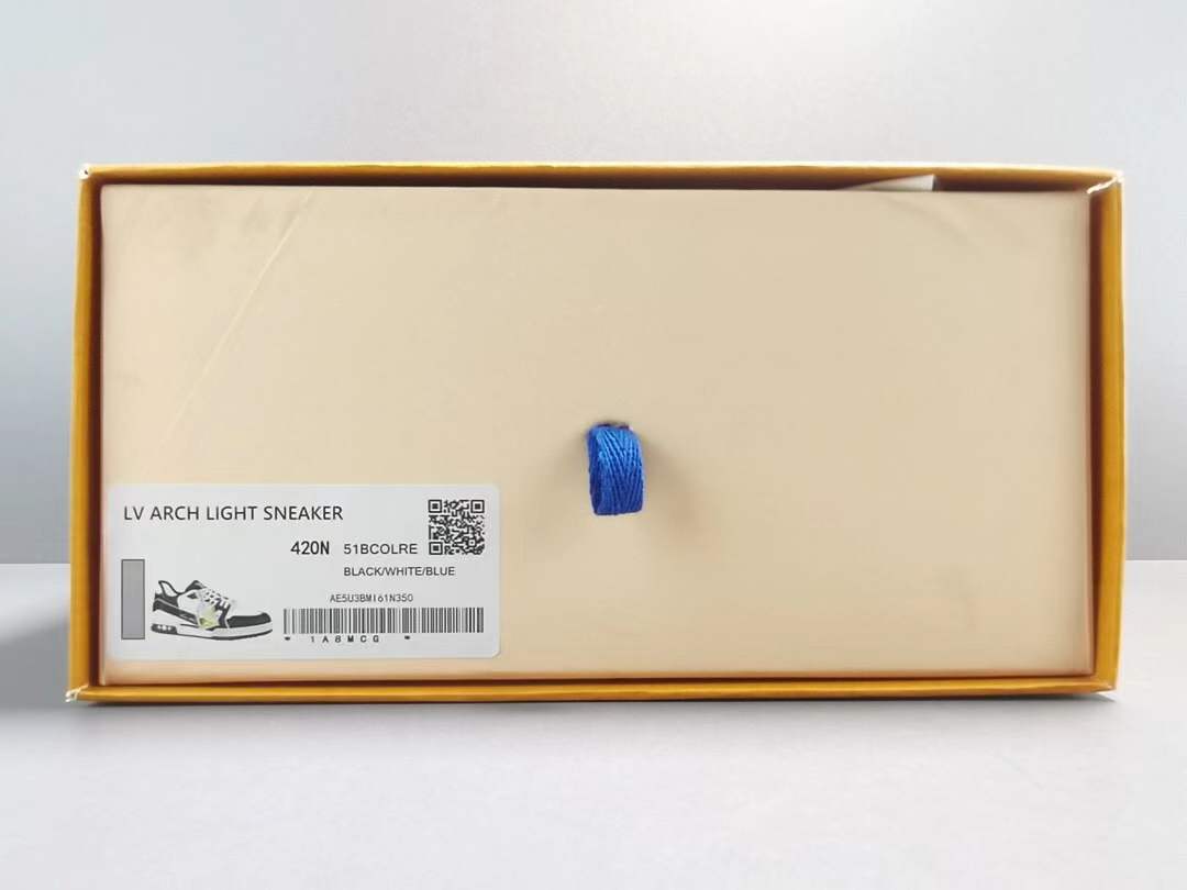 LV Trainer White Blue SS21