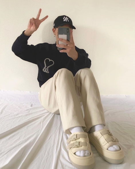 AMI Paris Ami de Coeur logo Crewneck - Black
